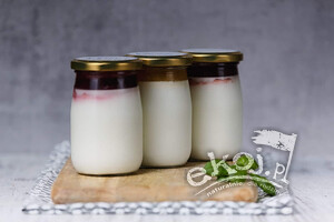 Jogurt krowi z truskawką 275g Sery Łomnickie